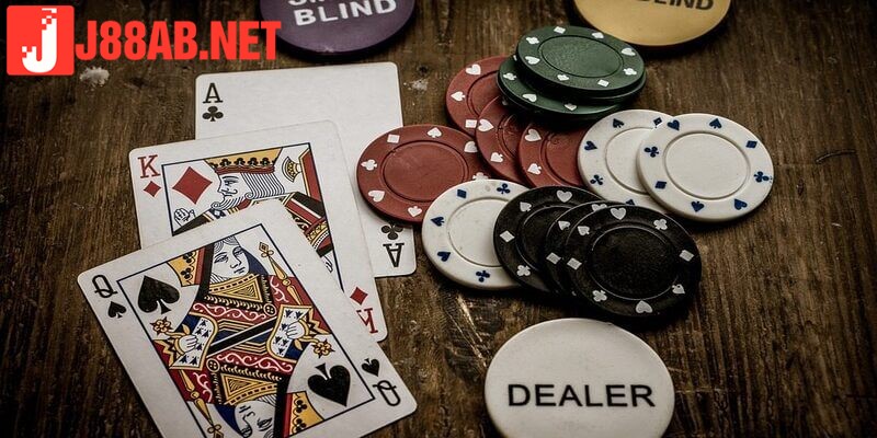 Poker là một trong những game bài đầy chiến thuật hấp dẫn